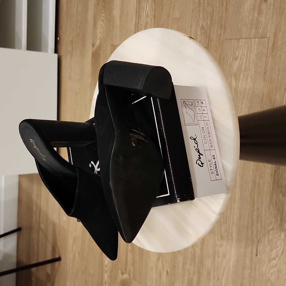 Shoes - Picture 3 of 4